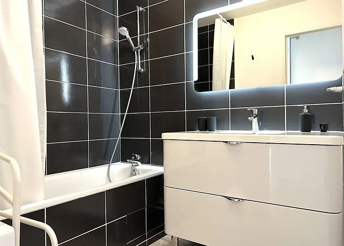 Moderne 4 Pieces A Cavaliere, Proche - Fr-1-251-826 * Ле-Лаванду